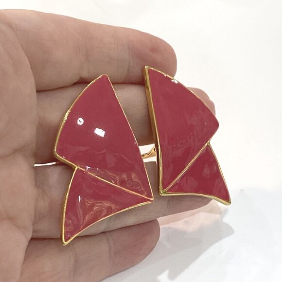 Vintage clip on earrings gold & pink enamel mod 1980’s fan flare costume jewelry - Picture 5 of 5